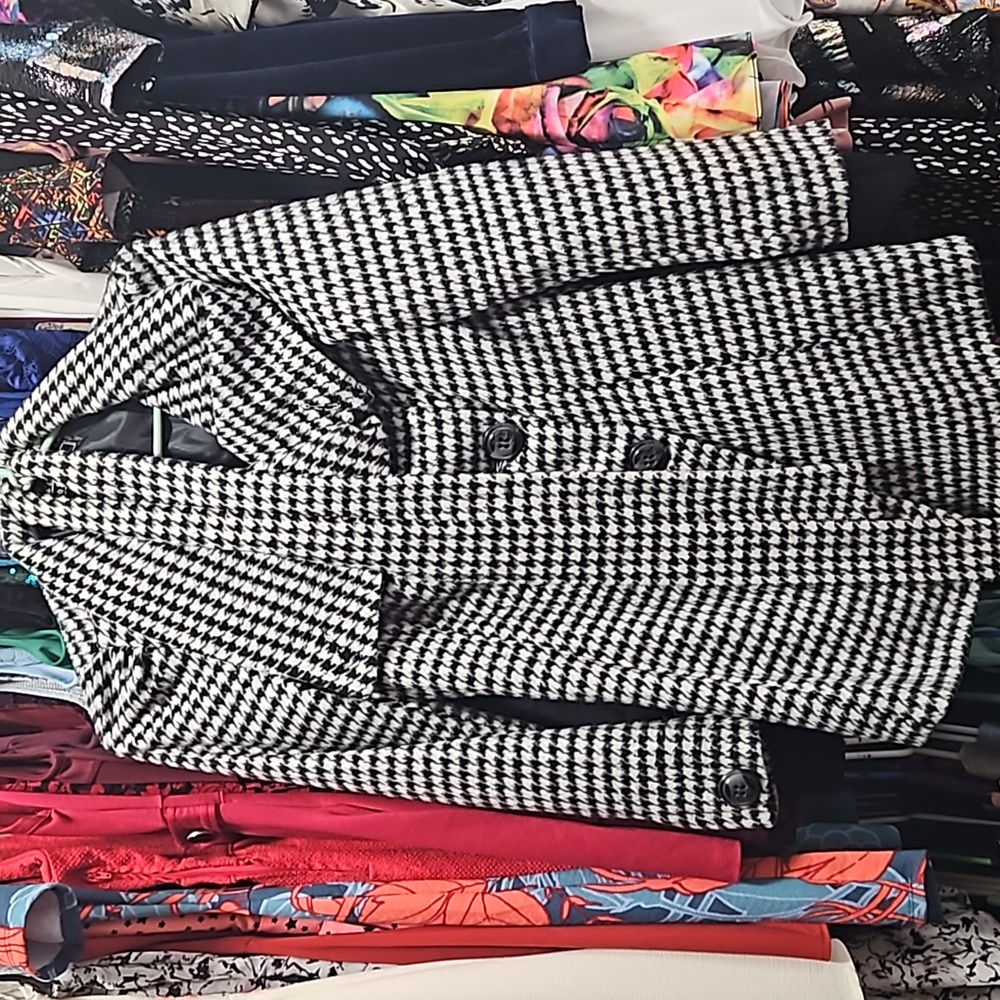 Long houndstooth jacket